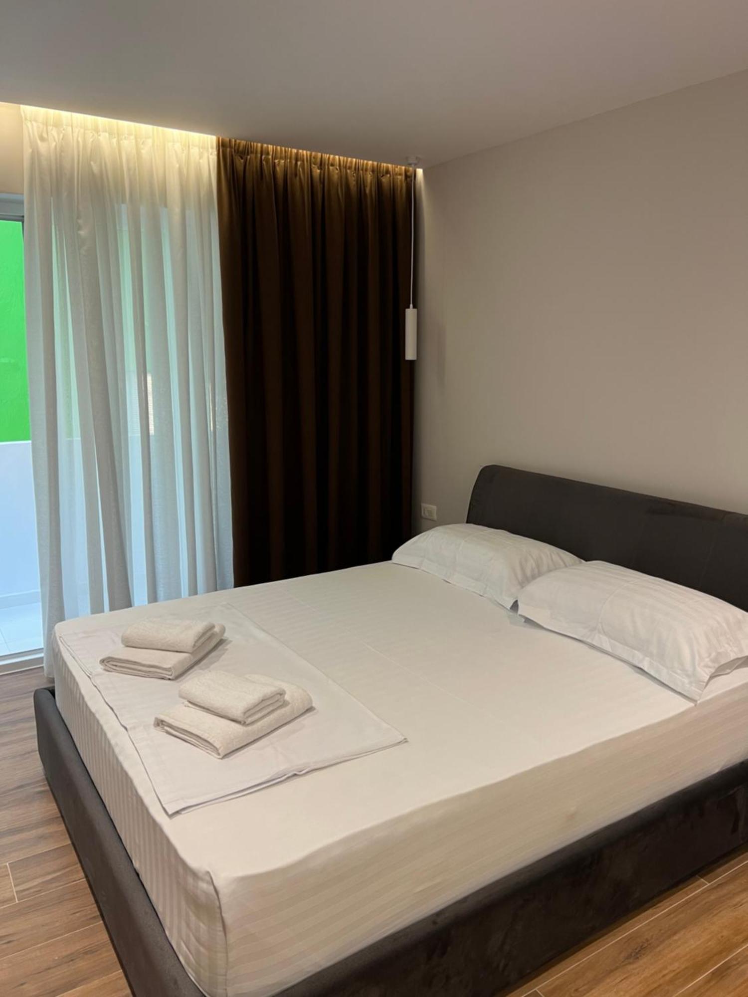 Tirana Central Stay Екстер'єр фото
